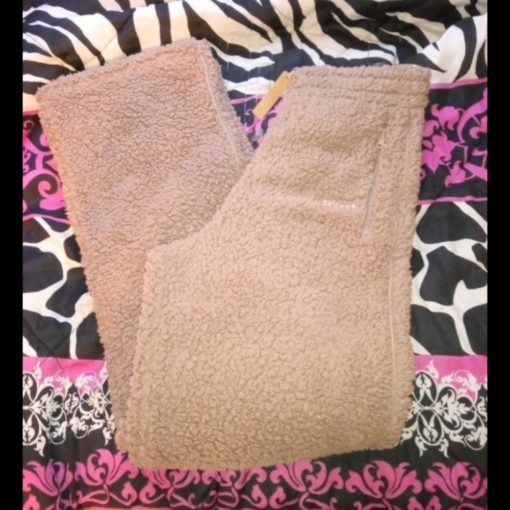 Skims pants